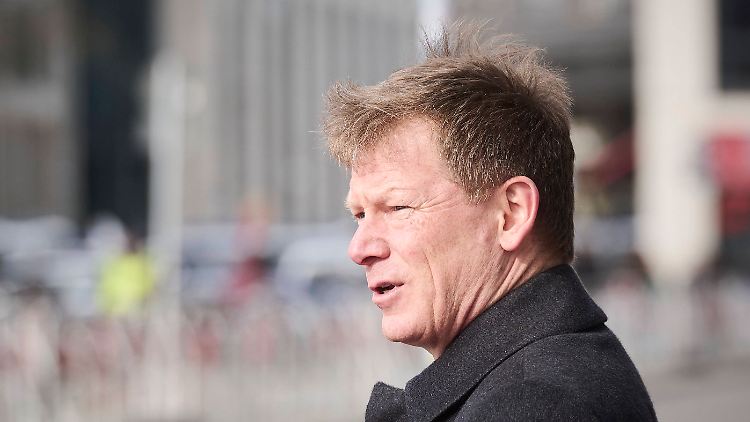Bahnchef Lutz muss sich gedulden.