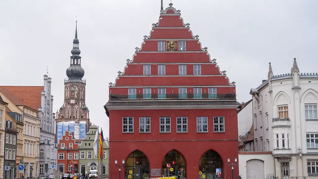 Das-Rathaus-von-Greifswald