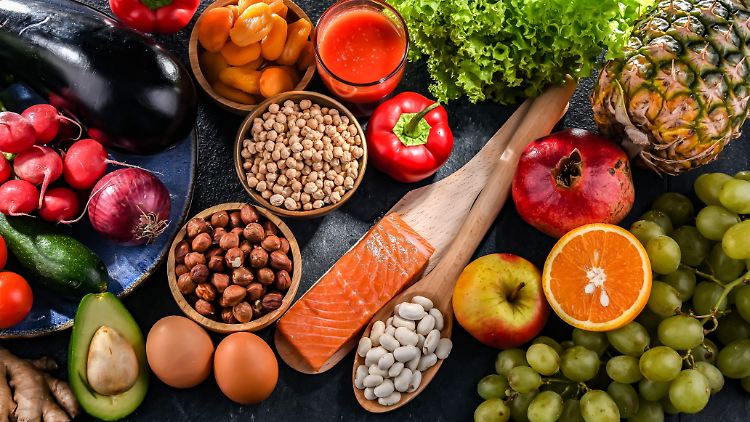 Gewinner bei den herzfreundlichen Diäten: DASH. Dabei wird größtenteils auf tierische Fette verzichtet, stattdessen stehen Fette aus Nüssen und Ölsaaten sowie viel Gemüse, Obst, Vollkornprodukte und Fisch auf dem Speiseplan.