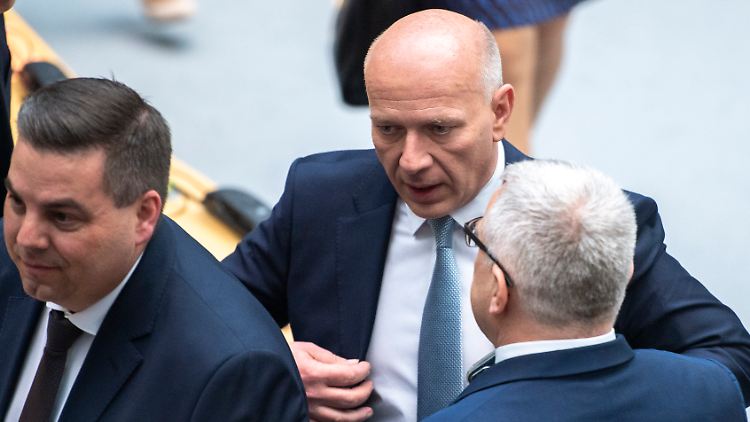 Kai Wegner vor dem dritten Wahlgang im Berliner Abgeordnetenhaus.