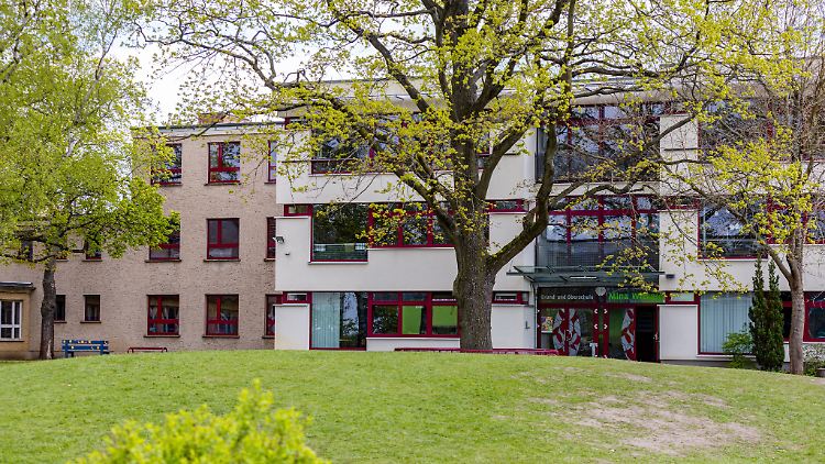 Ein rechtsextremer Brennpunkt? Die Grund- und Oberschule im brandenburgischen Burg.