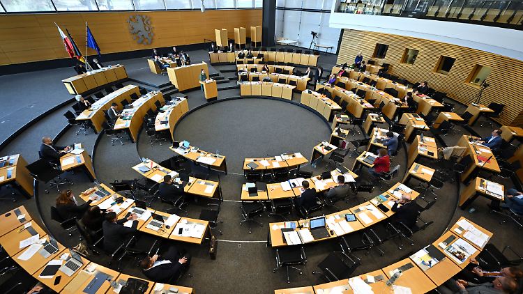 Der Untersuchungsausschuss im Thüringer Landtag zur Personalpolitik der Landesregierung bekommt ein breiteres Aufgabengebiet - auch dank der AfD.