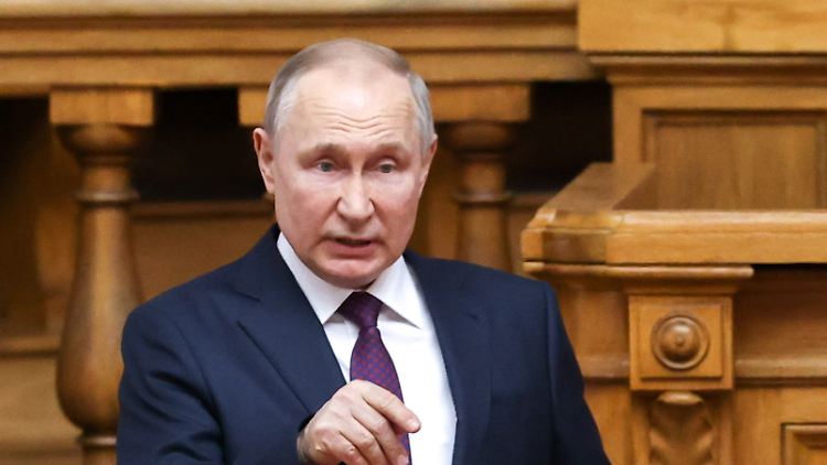 Lebenslang für Hochverrat: Putin am Freitag in St. Petersburg. 