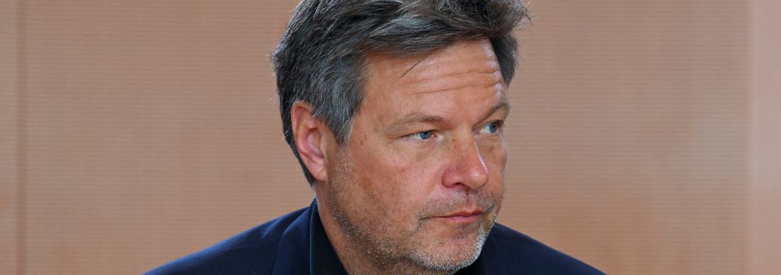 2023-04-26T095233Z_1153243458_RC29M0AO0AGG_RTRMADP_3_GERMANY-POLITICS.JPG