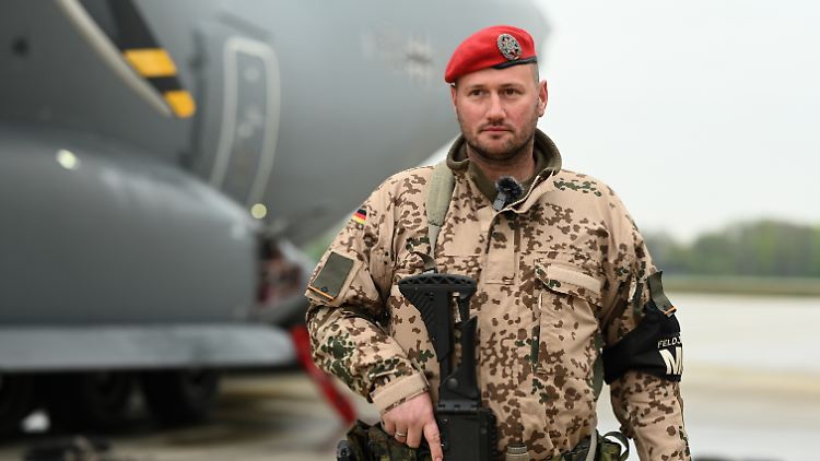 Auch ganz persönlich war der Einsatz im Sudan für Konstantin Brabsche strapaziös. Mit der Ausrüstung sei es über 50 Grad warm gewesen.
