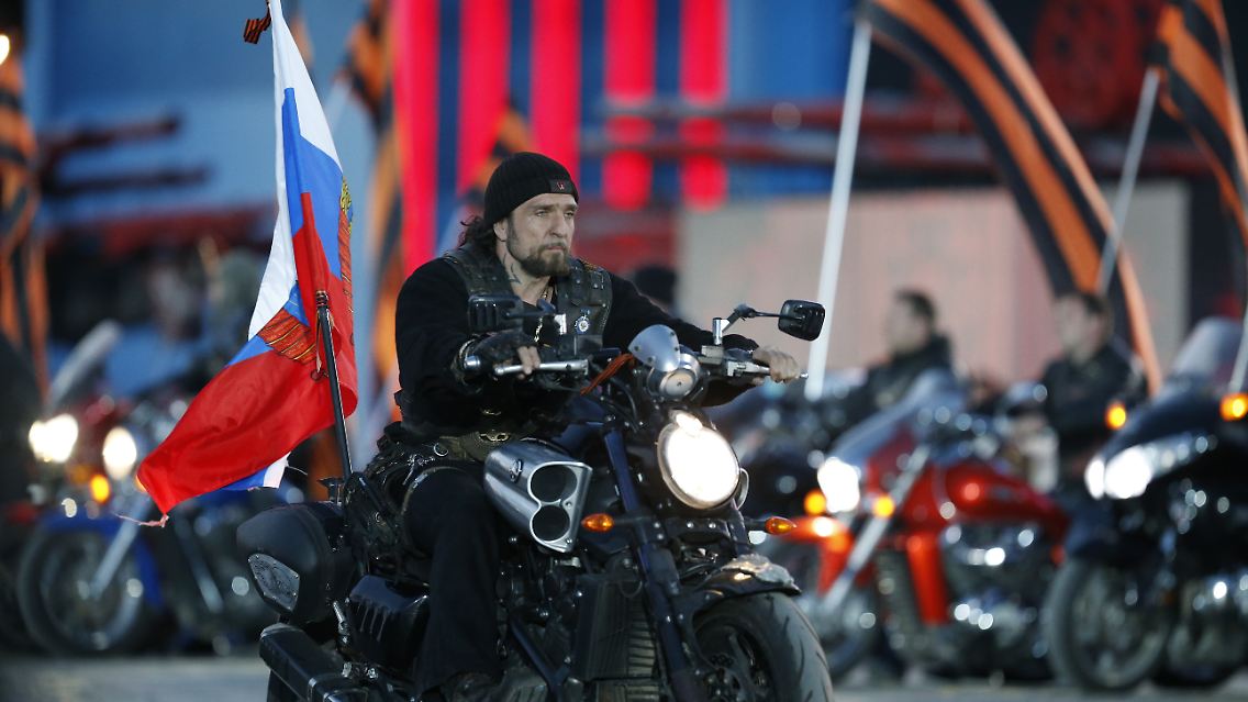Alexander Saldostanow bei einer früheren Veranstaltung in Moskau. Seine jetzige Rallye soll zunächst nach Wolgograd - dem früheren Stalingrad - führen.