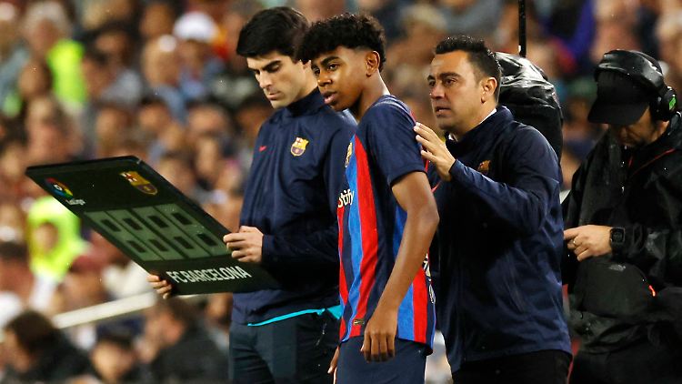 Xavi lobte Yamal nach seinem Debüt für Barcelona.