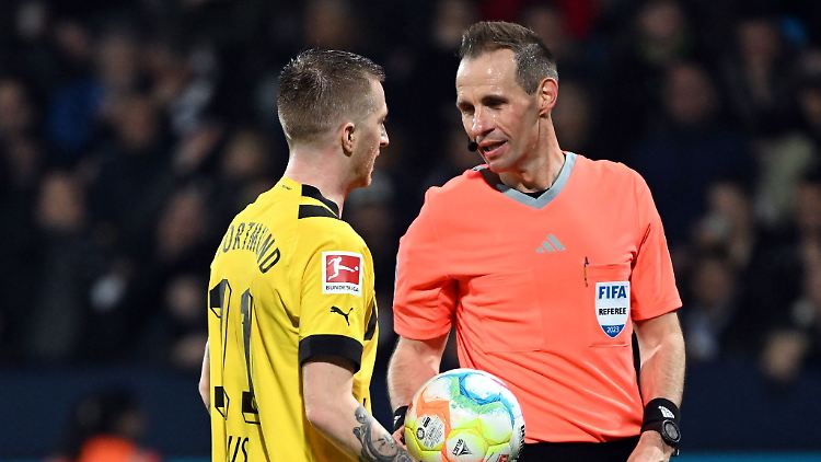 Sascha Stegemann äußerte sich nach dem Spiel des BVB in Bochum ausführlich zu seinen Entscheidungen.