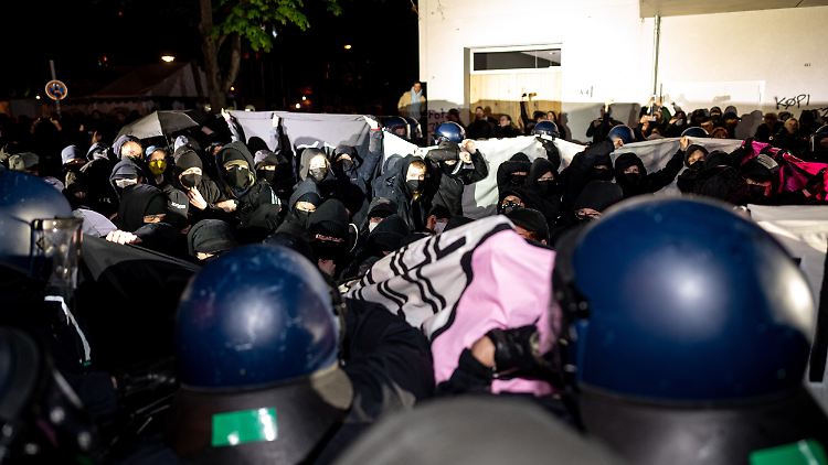 Nach Angaben der Polizei war die Stimmung während der Veranstaltung aggressiv. 
