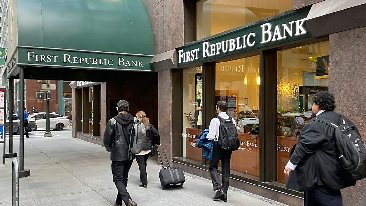 First Republic ist die dritte Bank in nur zwei Monaten, die in den USA ins Taumeln geraten war.
