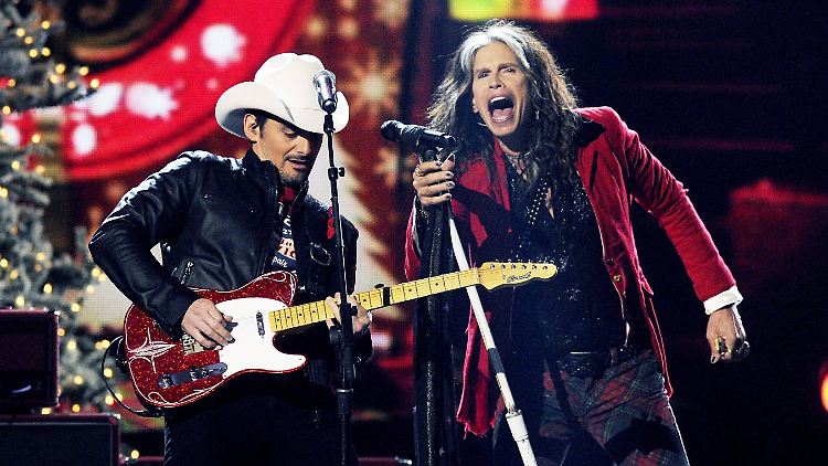 Hat mit 75 offenbar genug vom Tourleben: Aerosmith-Sänger Steven Tyler (r.).