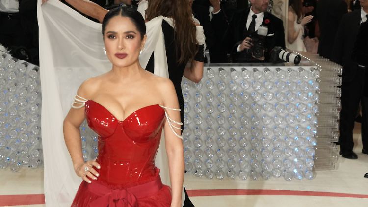 Weiß sich in Szene zu setzen: Salma Hayek.