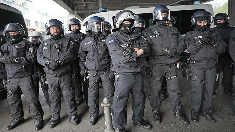 Nicht alle Polizisten sollen während der Proteste rund um den 1. Mai so entspannt gewesen sein. 