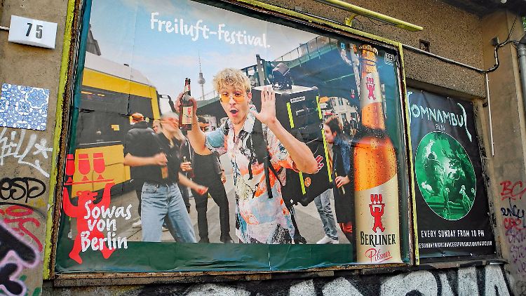 Kinder und Jugendliche sehen Alkoholwerbung überall.