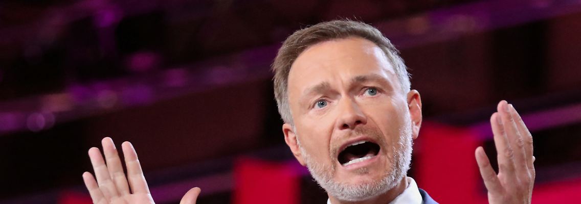 2023-04-21T104652Z_356602539_RC2YI0AXP49W_RTRMADP_3_GERMANY-POLITICS-FDP.JPG