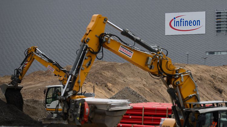 Der Münchner Halbleiterhersteller investiert fünf Milliarden Euro in das neue Werk in Dresden, das ist die größte Einzelinvestition in der Geschichte des Unternehmens.