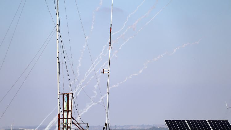 Mehr als 20 Raketen sind aus dem Gazastreifen auf Israel abgefeuert worden. 