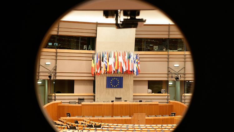 Auch 15 deutsche Europa-Politiker wollen ihre Rente aufbessern: Plenarsaal des EU-Parlaments in Brüssel. 
