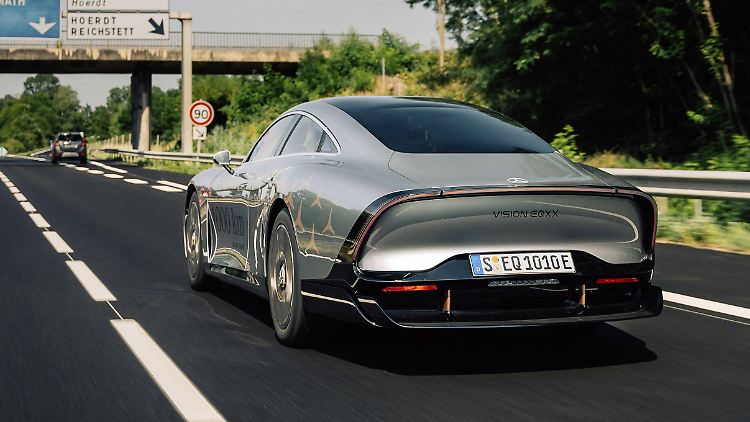 Nur acht Kilowattstunden auf 100 Kilometer verbrauchte der Vision EQXX auf einer Testfahrt. Ungefähr halb so viel wie ein Tesla Model 3.
