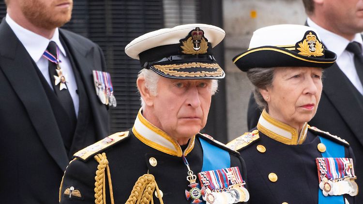 Charles und seine Schwester Anne sind sich uneins, wenn es um die Umstrukturierung der britischen Monarchie geht.
