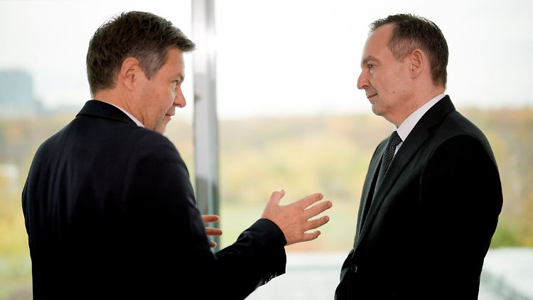 War die A23 gar nicht auf Wissings Autobahn-Liste? Habecks Ministerium behauptet dies, Wissing und Kubicki stellen die Sache anders dar.