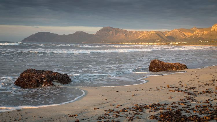 Rettungsschwimmer waren schon im Feierabend: Der Unglücksstrand Sa Canova im Norden Mallorcas. 