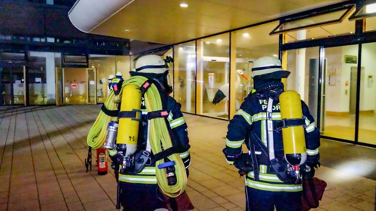 Der Brand verursachte ersten Schätzungen zufolge Schäden in Millionenhöhe. 