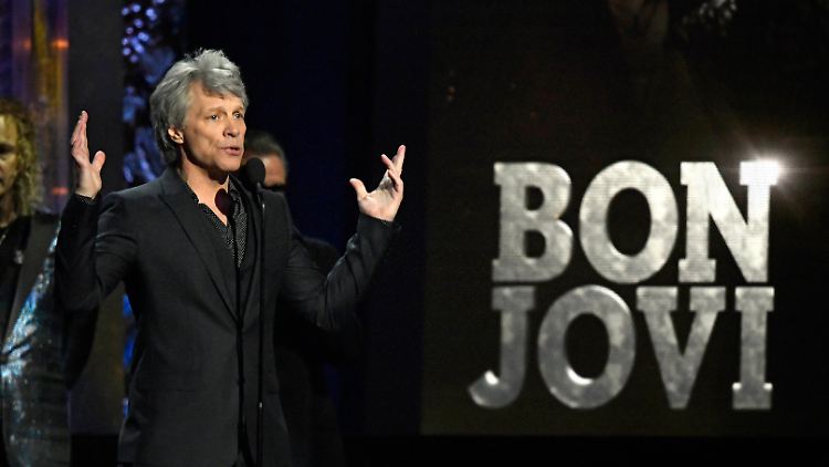 "Wo die Liebe hin fällt", denkt sich Jon Bon Jovi offenbar.