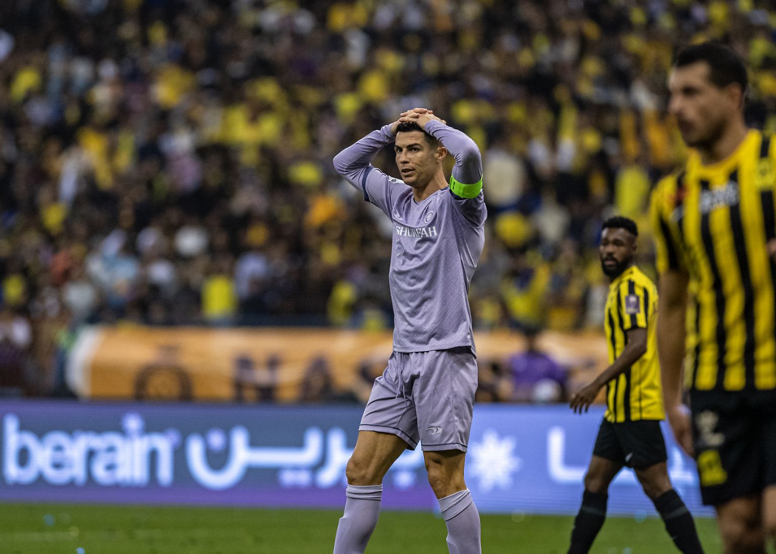 Sportlich stolpert Cristiano Ronaldo in Saudi-Arabien in eine titellose Saison, …