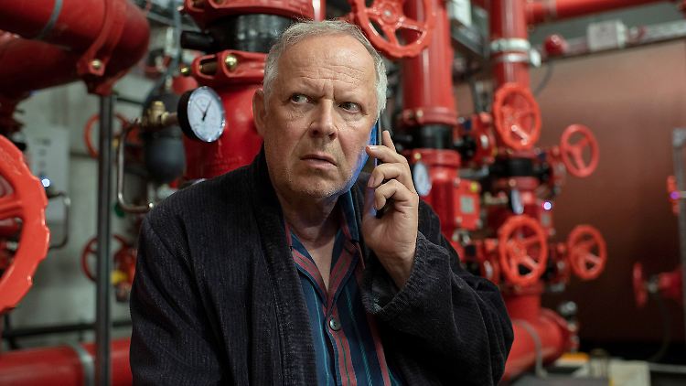 Borowski (Axel Milberg) gibt den Domian.