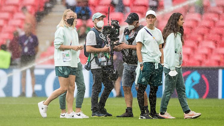 Es scheint möglich, dass die TV-Sender das DFB-Team allein im Regen stehen lassen.