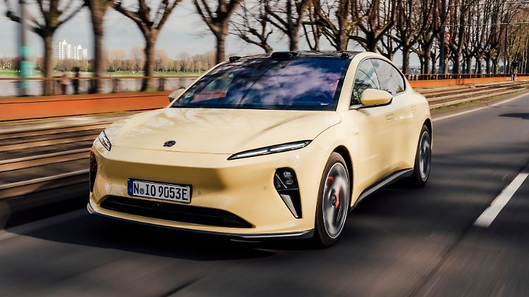 Das "Sunbathe Yellow" steht dem Nio ET5 gut zu Gesicht.