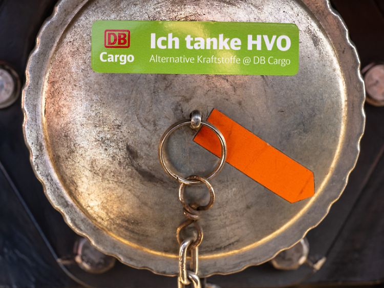 Alternative zum Diesel: HVO-Kraftstoffe etwa sind bereits breitflächiger im Einsatz - auch im Eisenbahnverkehr.