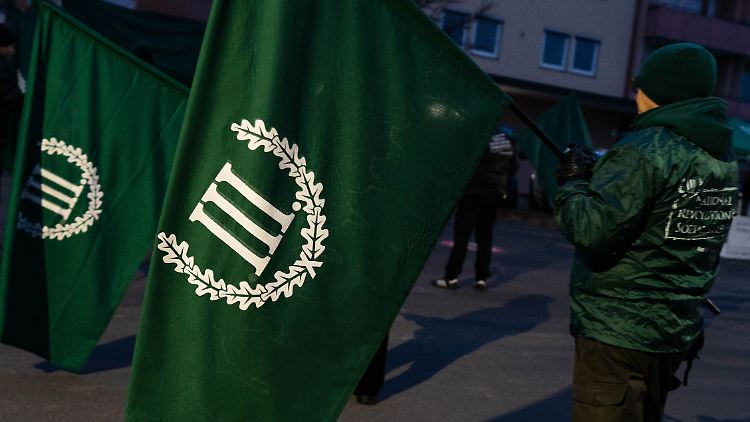 Die rechtsextremistische Kleinstpartei Der dritte Weg sorgt immer wieder für Aufsehen. 