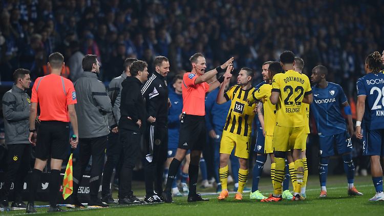 Der BVB konnte die Entscheidung von Schiri Stegemann nicht fassen.