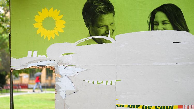 Der Osten als schwieriges Terrain: zerstörtes Grünen-Plakat zur Bundestagswahl 2021 in Leipzig.