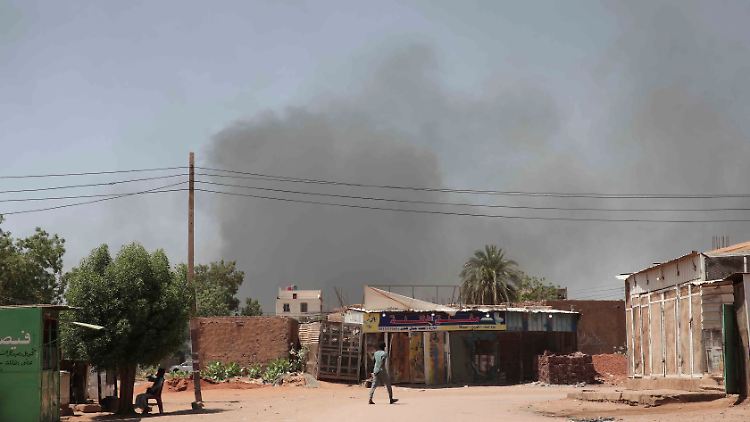 500 bis 700 Menschen sind bei den Gefechten im Sudan bis jetzt getötet worden. Hunderttausende wurden vertrieben. 