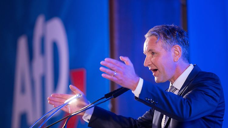Der Landesverband der AfD in Thüringen wird vom Verfassungsschutz als gesichert rechtsextremistisch  eingestuft. 