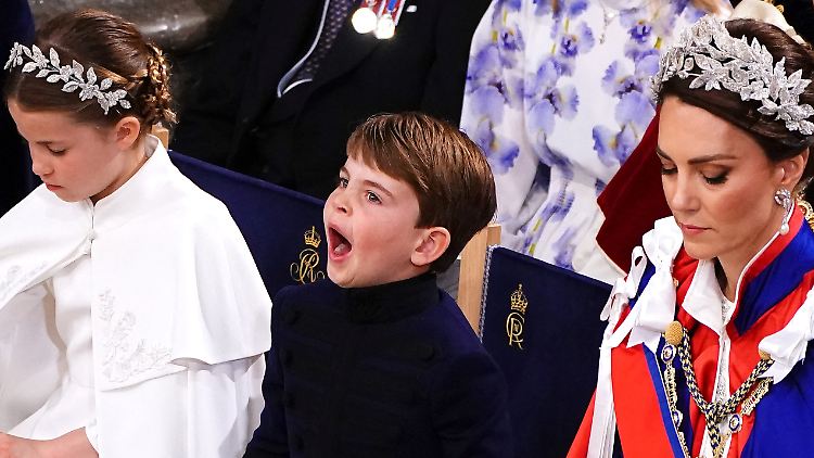 Prinz Louis kann sich das Gähnen nicht verkneifen.