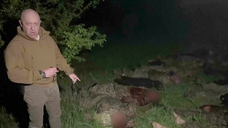 Immer wieder schimpft Wagner-Chef Prigoschin über den angeblichen Munitionsmangel seiner Truppen in Bachmut. Nun will er Konsequenzen ziehen und die Söldnergruppe abziehen. 
