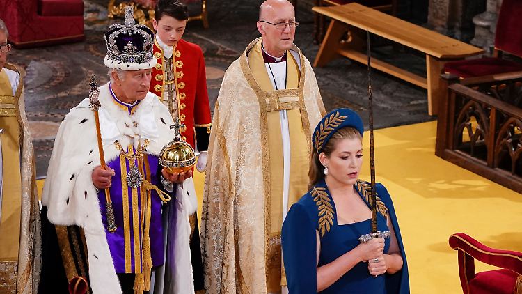 Für die Ausführung ihrer Rolle wurde Penny Mordaunt - hier mit dem "Sword of Offering" - in den sozialen Medien gefeiert.
