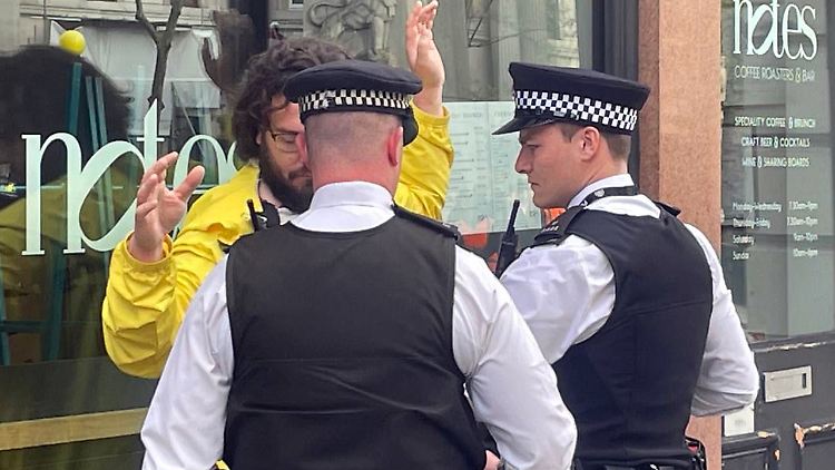 52 Menschen seien am Tag der Krönung festgenommen worden, heißt es von der Londoner Polizei.