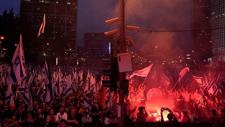 Rund 100.00 Menschen gingen in Tel Aviv auf die Straße.