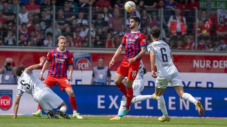 Magdeburg hält Heidenheim auf dem Weg in die Bundesliga auf.