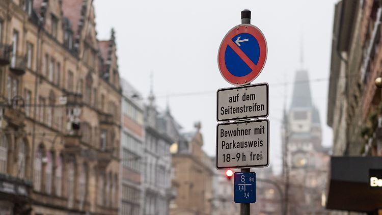 In vielen Innenstädten sind die Möglichkeiten, das eigene Auto kostenfrei abzustellen, begrenzt. 