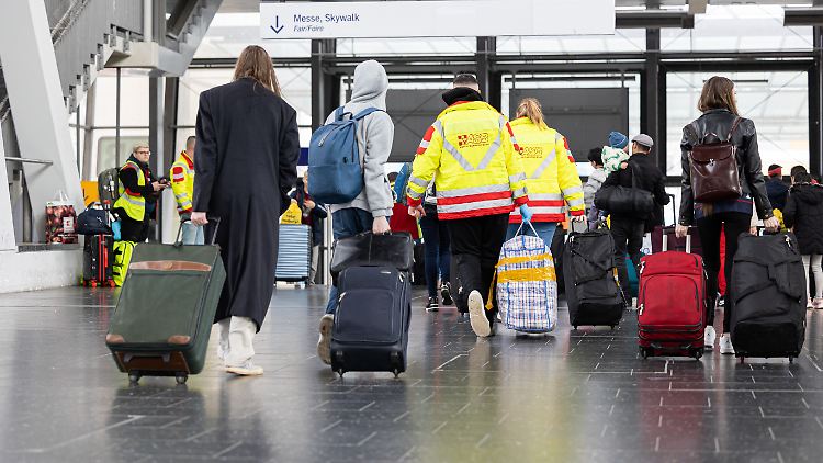 Viele Kommunen fühlen sich mit der Versorgung von Geflüchteten überfordert. Die Länder erhoffen sich vom kommenden Migrationsgipfel daher mehr Hilfe aus Berlin. 