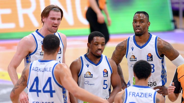 Bitter enttäuscht: Die Spieler der Fraport Skyliners.