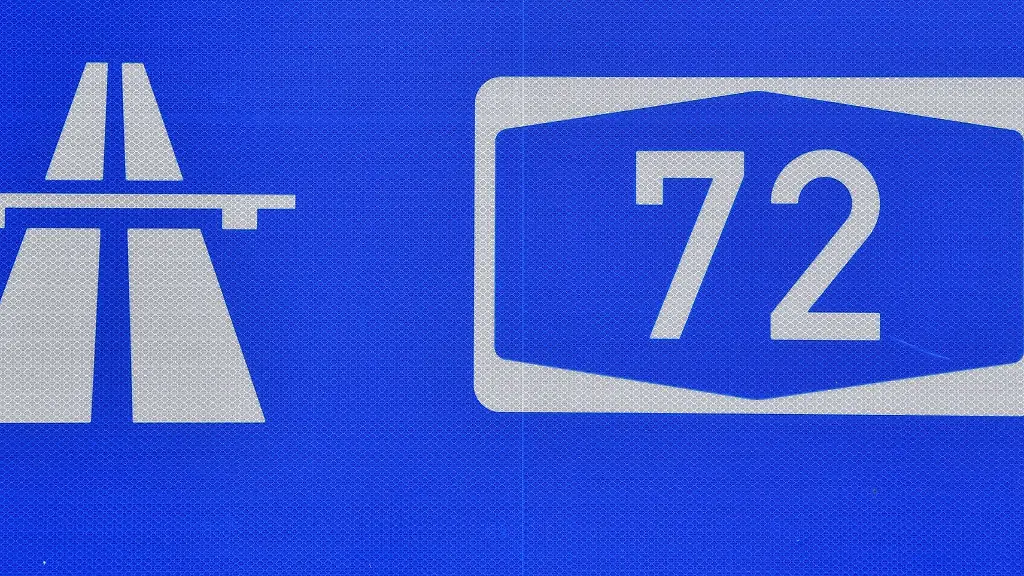 Ein-Schild-weist-den-Weg-zur-Autobahn-72