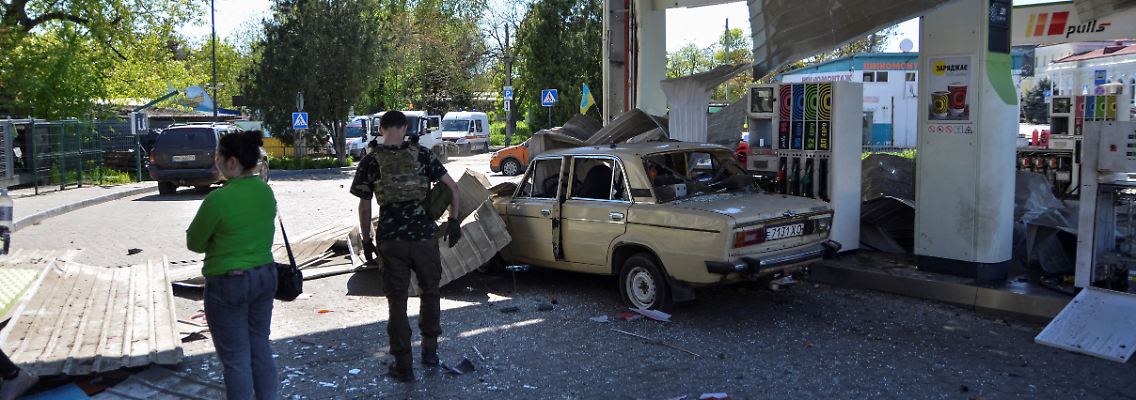 2023-05-05T143642Z_2136466790_RC22R0A64CMY_RTRMADP_3_UKRAINE-CRISIS-KHERSON-CURFEW.JPG