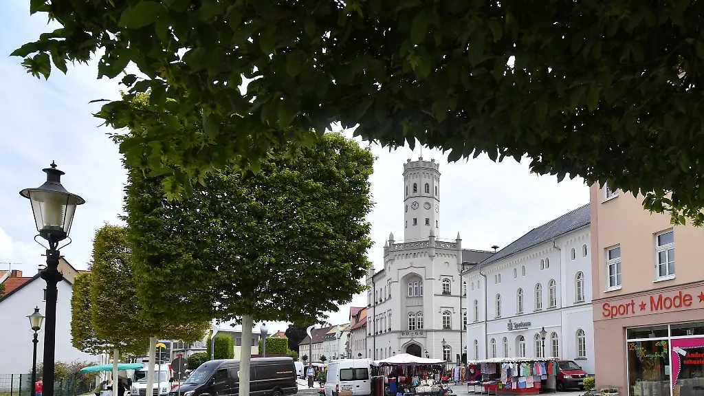 Das-Rathaus-mit-dem-Sitz-der-Stadtverwaltung